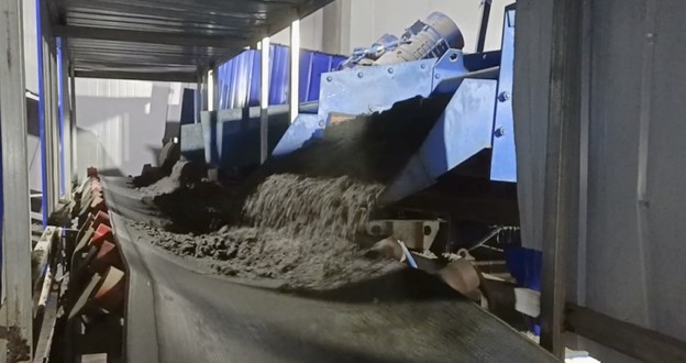 Coke vibrating screen